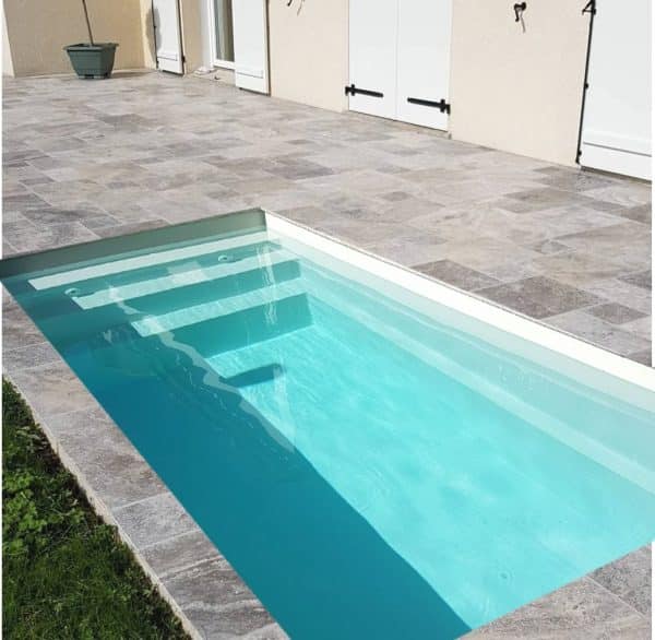piscine coque AGATHE avec terrasse grise
