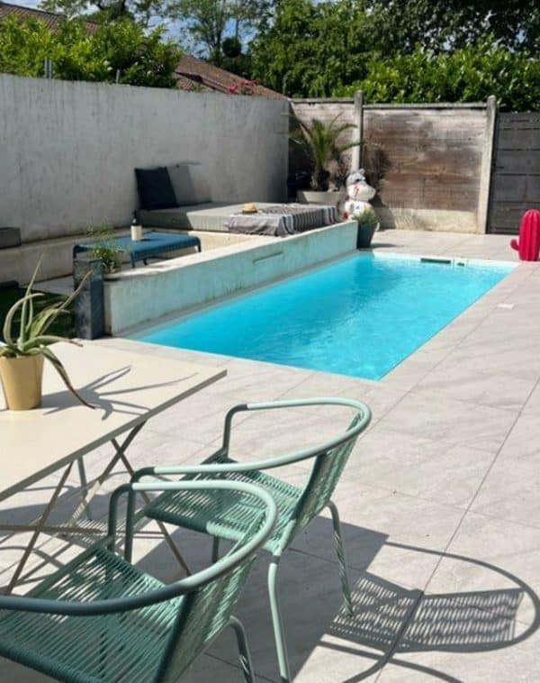 piscine coque AGATHE dans petit espace