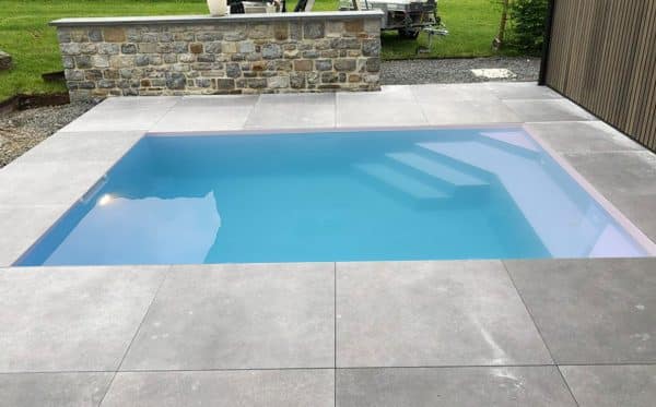 mini piscine coque GISELE vue escaliers