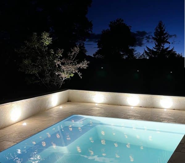 piscine coque ADELAIDE de nuit. Les piscines de COLETTE