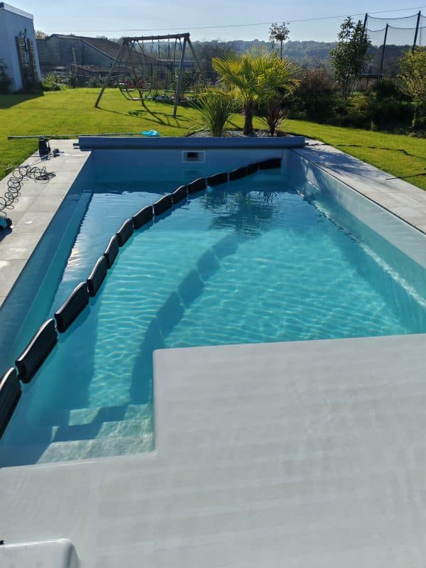 piscine coque AIMEE vue plage immergée. Les piscines de COLETTE
