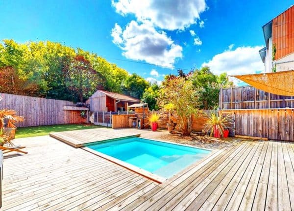 piscine coque FELICIE avec terrasse bois