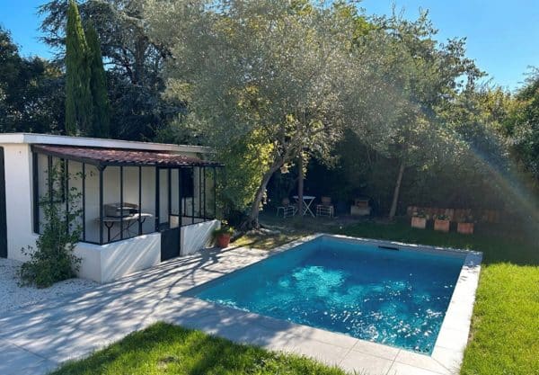piscine coque FELICIE avec veranda