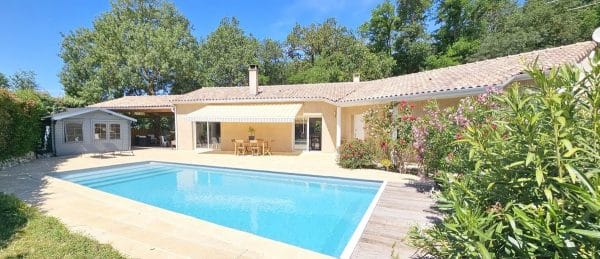 piscine coque MIREILLE maison provencale. Les piscines de COLETTE